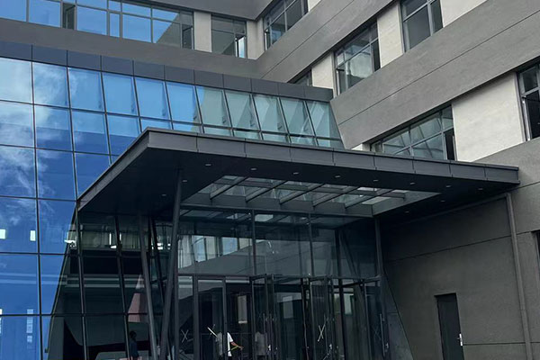 沈陽幕墻公司從節(jié)能工程的角度考慮,建筑幕墻可分為兩種! 沈陽幕墻公司從節(jié)能工程的角度考慮,建筑幕墻可分為兩種!